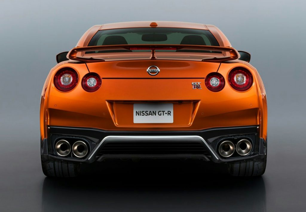 2017 NISSAN GT-R