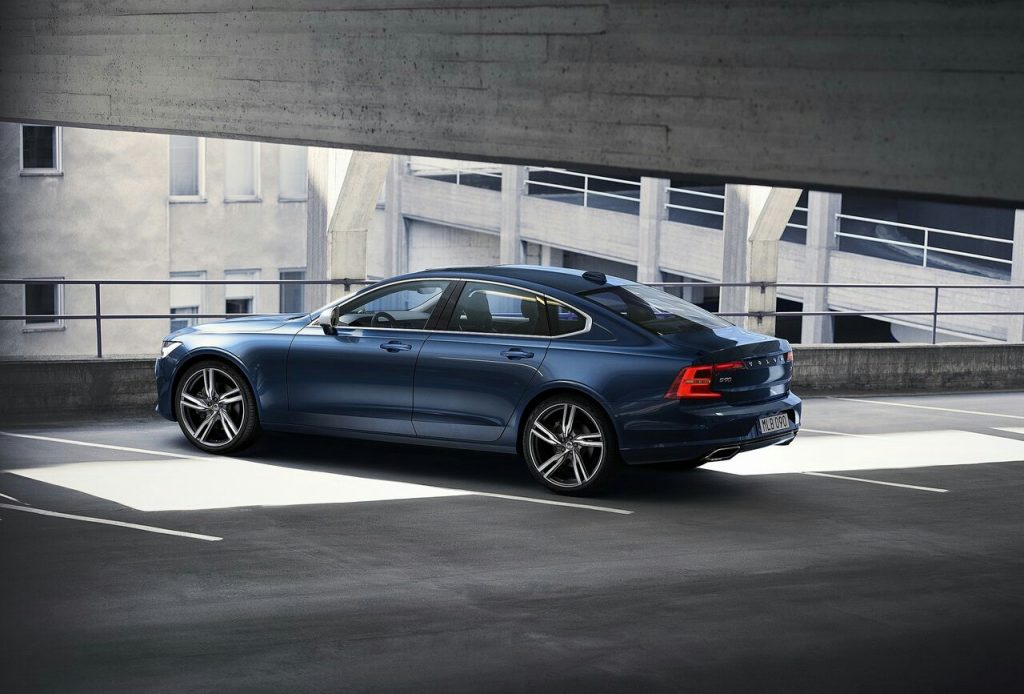2017 VOLVO S90