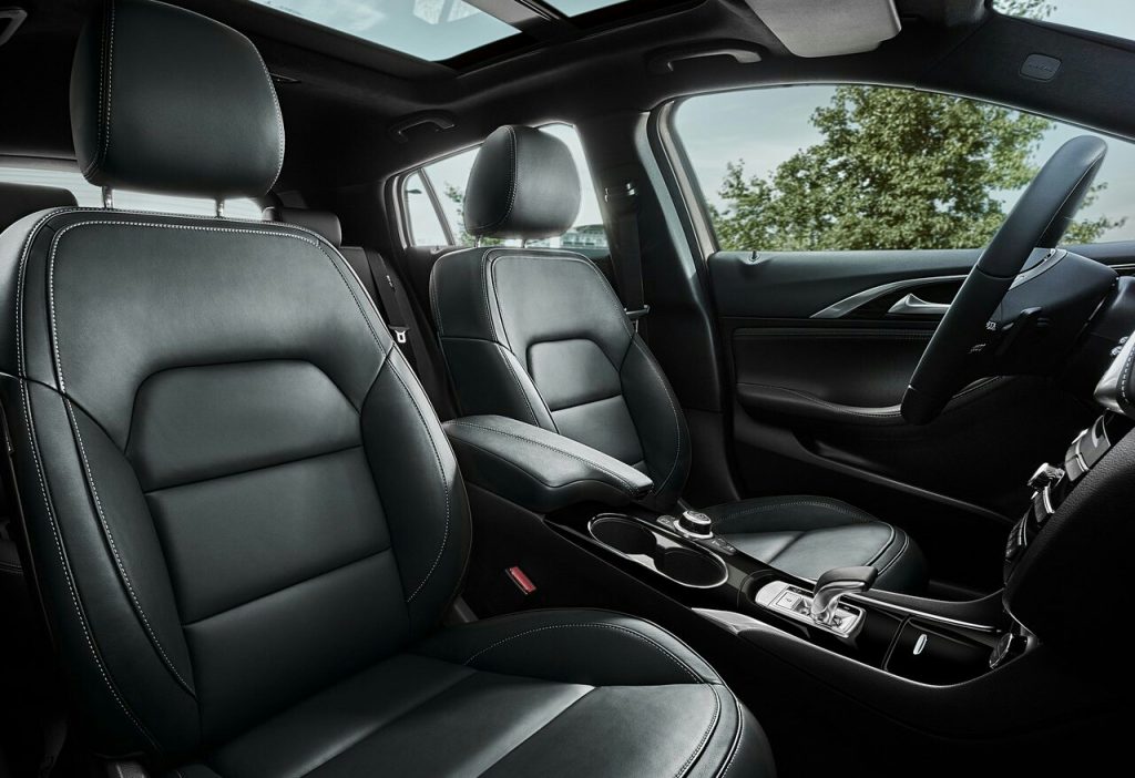 2016 INFINITI Q30
