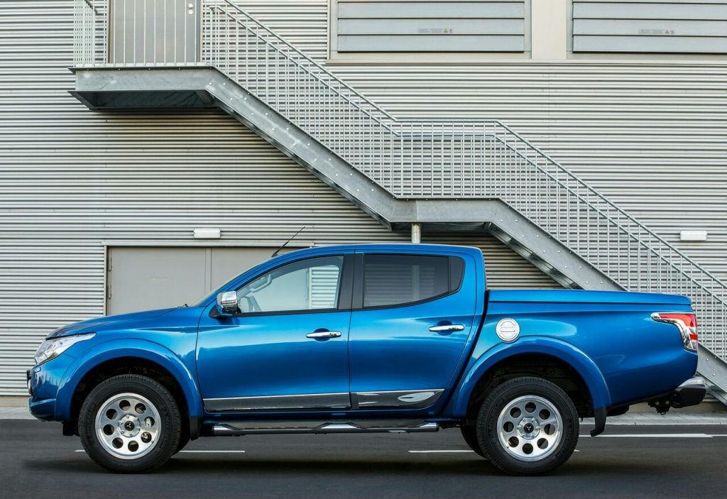 2017 MITSUBISHI L200
