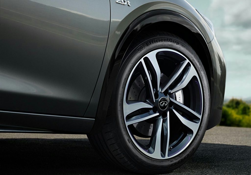 2016 INFINITI Q30