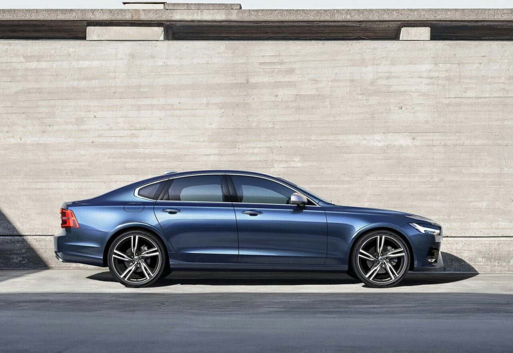2017 VOLVO S90
