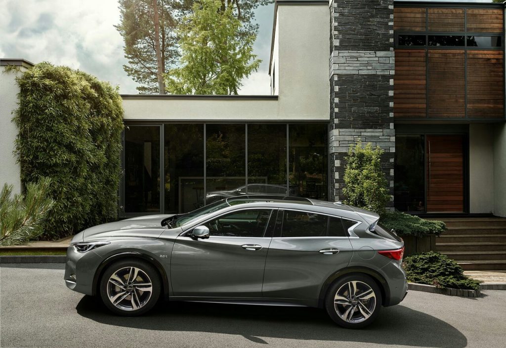 2016 INFINITI Q30