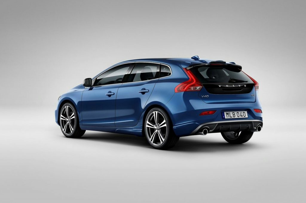 2017 VOLVO V40