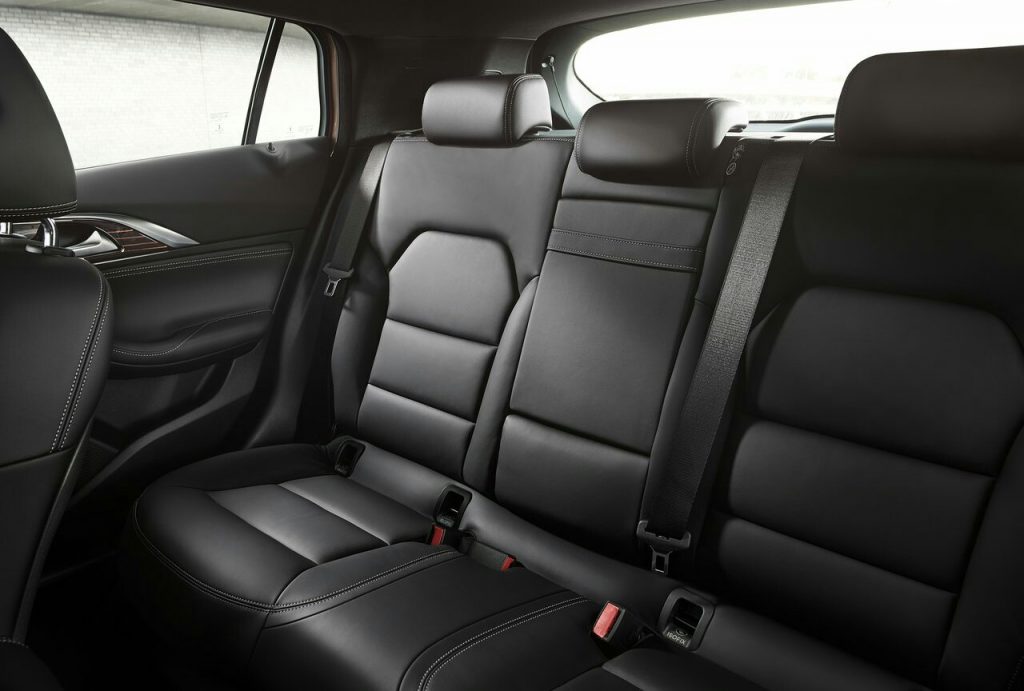 2016 INFINITI Q30