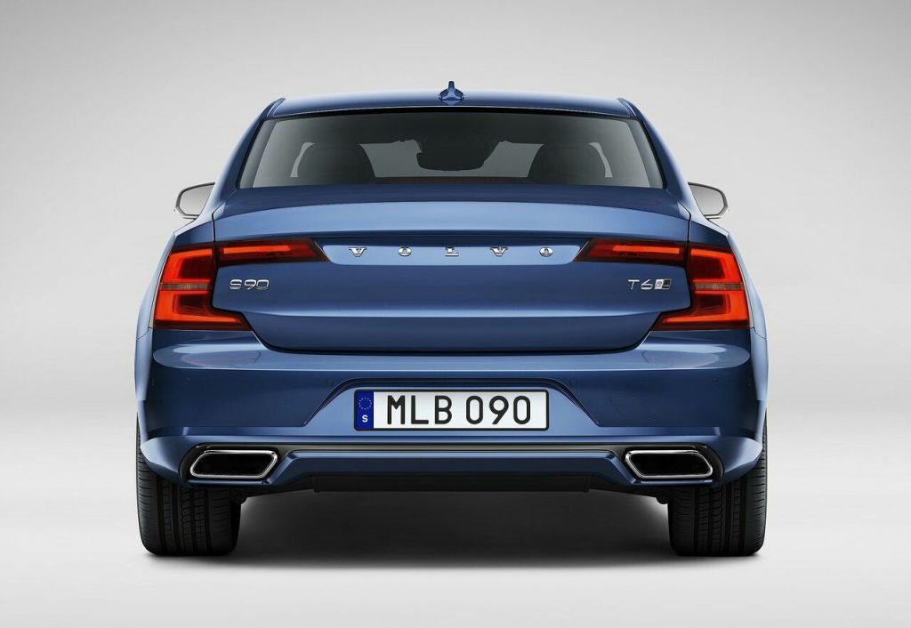 2017 VOLVO S90