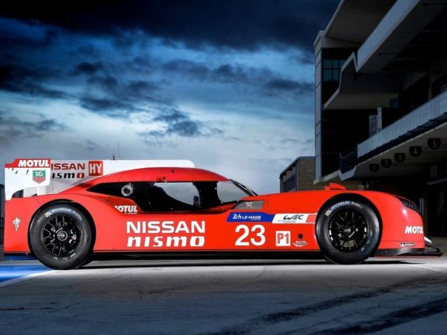 NISSAN GT-R LM NISMO RACECAR