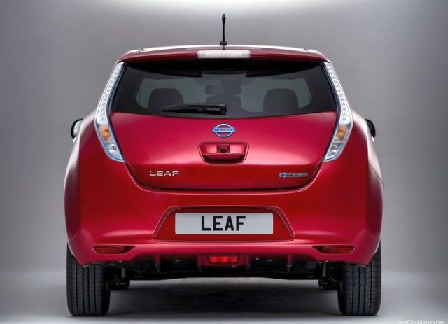 NISSAN_Leaf_red_rear_pic-3