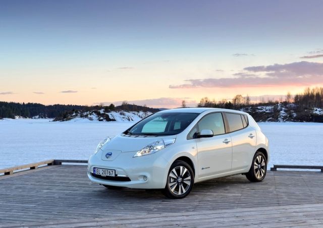 NISSAN_Leaf_white_front_pic-3