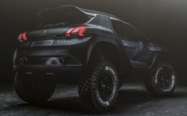 PEUGEOT_2008_DKR_rear_pic-4