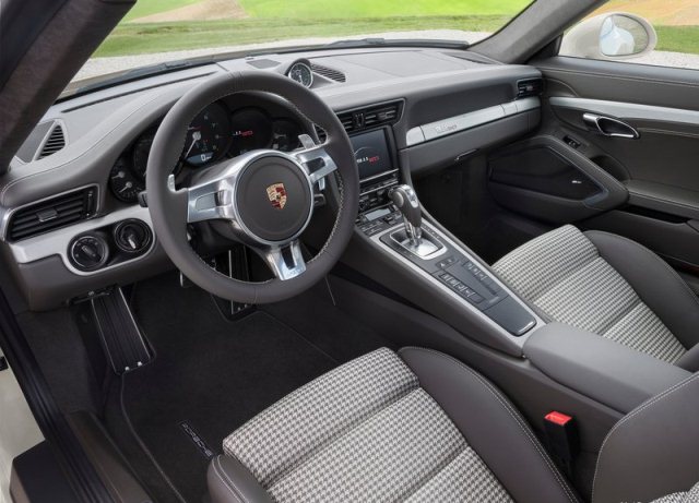 PORSCHE_911_50_Years_Edition_steeringwheel_pic-6