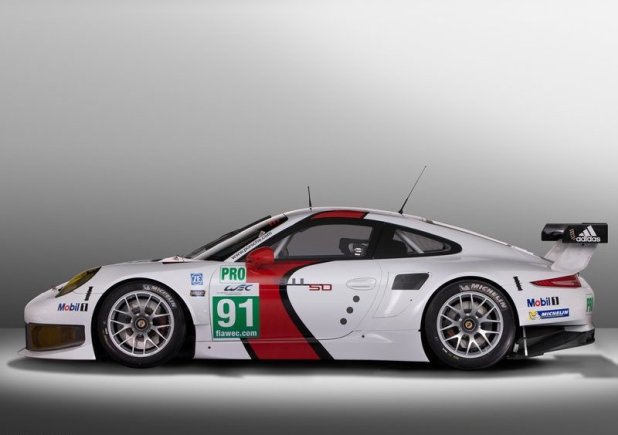 PORSCHE_911_RSR_pic-1