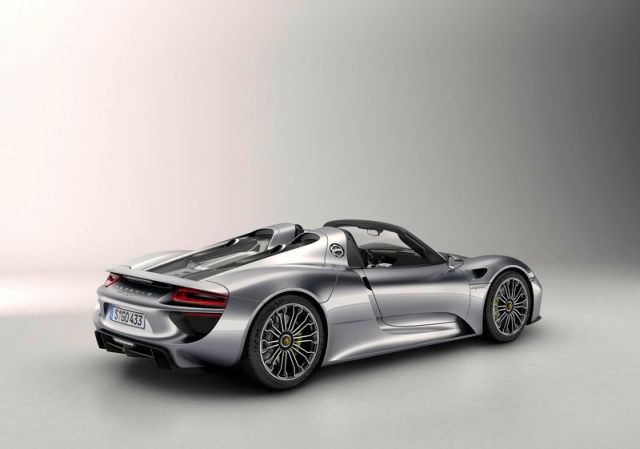 PORSCHE_918_SPIDER_silver_rear_pic-2