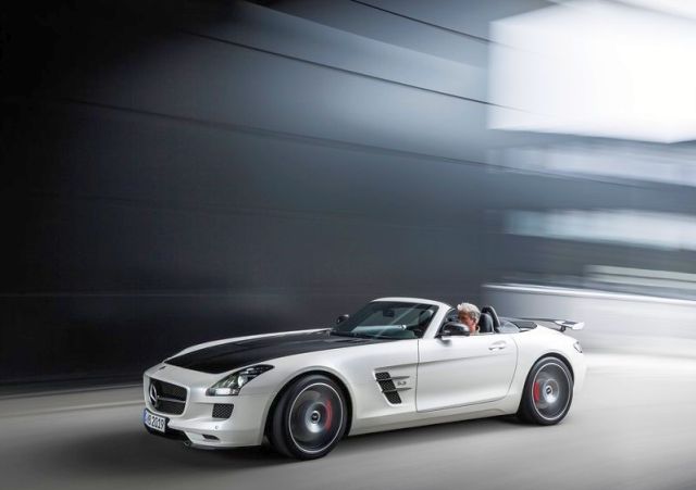 Roadster_MERCEDES_SLS_AMG_FINAL_EDITION_white_front_pic-6