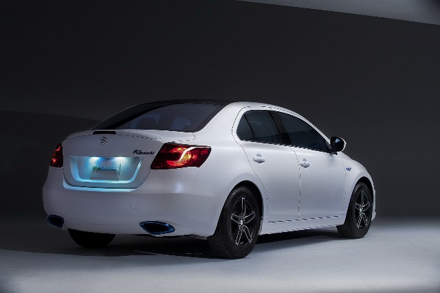 SUZUKI_KIZASHI_Hybrid_rear_pic-8