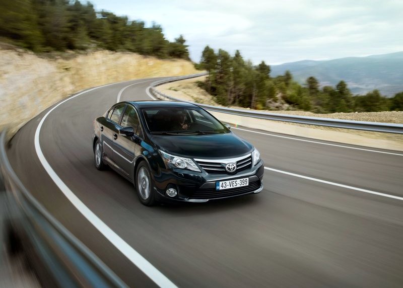 TOYOTA AVENSIS & AVENSIS SW