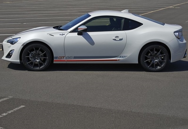 TOYOTA_GT86_BLANCO_pic-2