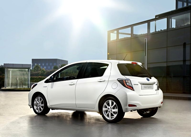 2013 TOYOTA YARIS HYBRID