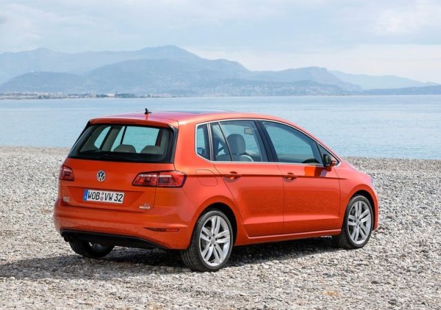 VW_GOLF_SPORTSVAN_red_pic-5