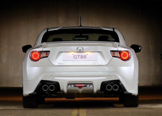 White_TOYOTA_GT86_TRD_pic-5